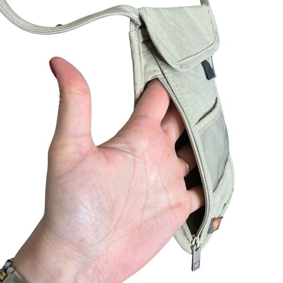 Lot of 2 Passport Organizer Wallets Lewis N. Clark & Samsonite Neck or Waist Bag - Picture 13 of 16